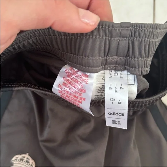 Adidas Kids Gray and White Soccer Set, Size 6 - Picture 9 of 14